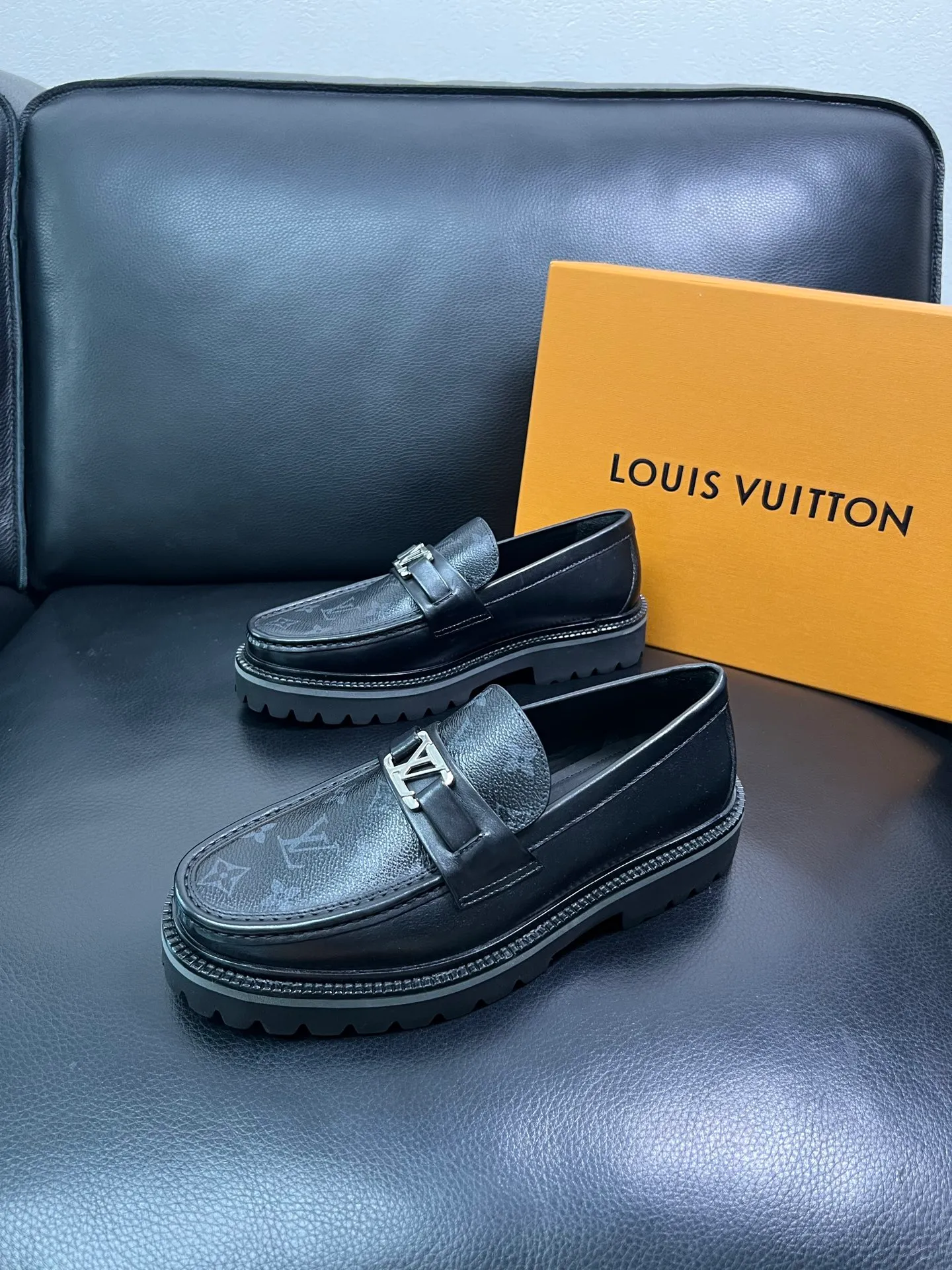 Men's shoes 💰780 Lv top purchasing Louis Vuitton leather shoes counter synchronization, uppers imported from Italy, imported water-dyed cowhide lining, soles: original soles specially provided by the original factory, original factory follow-up goods, high quality, welcome to compare, code number 38-44 (customized 45) 85842